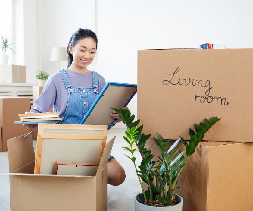 Woman decluttering living room during LET IT GO Decluttering VIP Day in the Netherlands